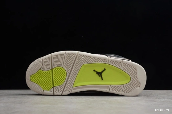 Rep EP AQ9129-601 Retro Splatter AIR Silt Jordan  4 AQ9129-601 Red 1225